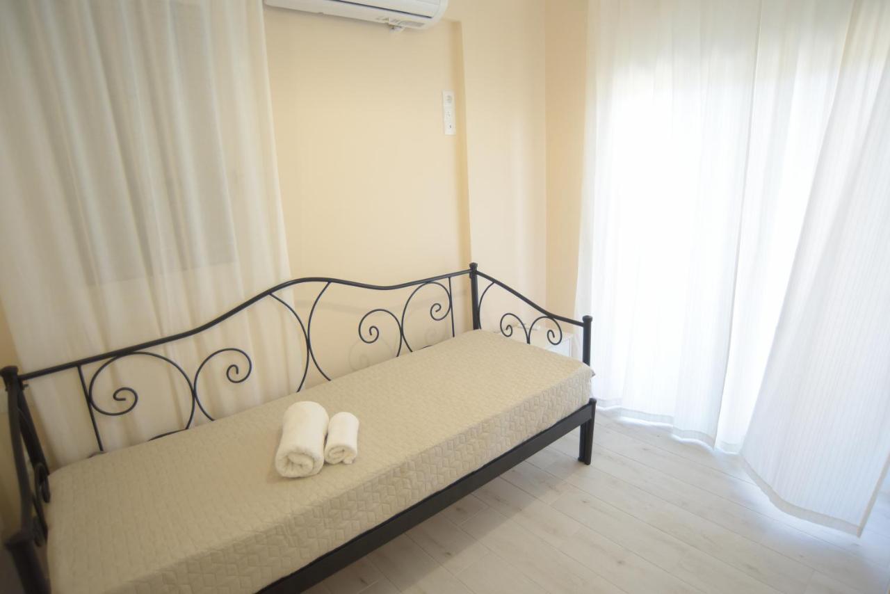 Mistral Apartments Kariótai Exteriér fotografie