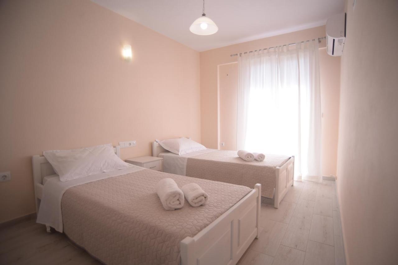 Mistral Apartments Kariótai Exteriér fotografie