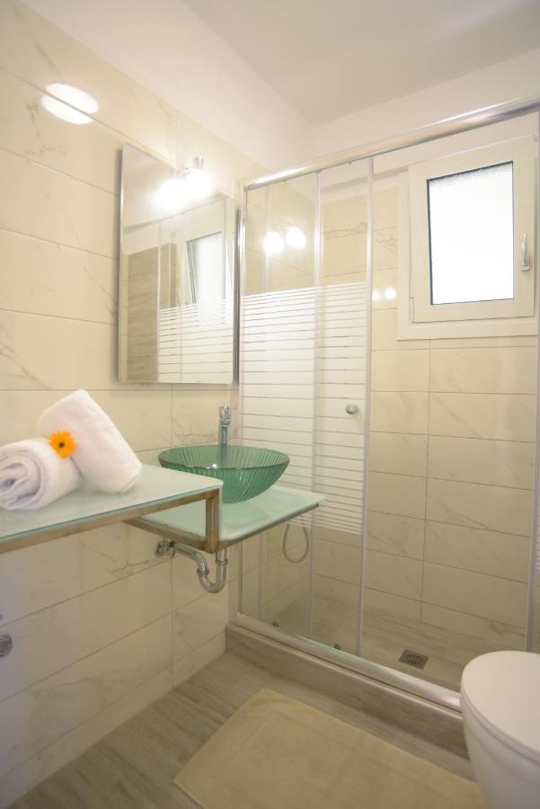 Mistral Apartments Kariótai Exteriér fotografie